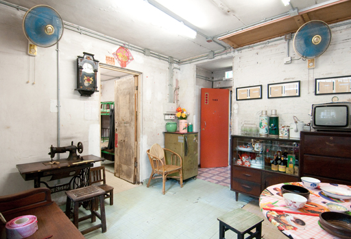 相片：杜鵑樓一空置公屋單位重置舊時家具，讓參觀者感受居民昔日的生活狀況。
