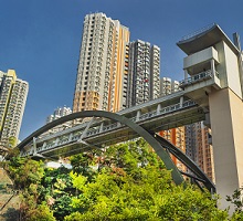 Photo: 水泉澳邨的大型行人天桥