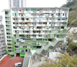 相片：依山而建的西環邨，樓層數目因著山勢而遞減。