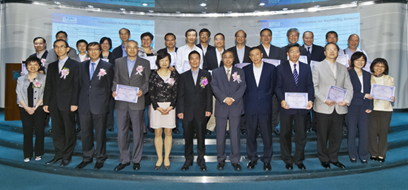 相片：副署長(屋邨管理)李國榮(前排左六)聯同各嘉賓及部分導師合照。