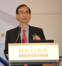 相片：房屋署助理署長(屋邨管理)陳少德於香港品質保證局專題研討會2012上發表講話。