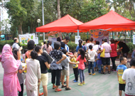 相片：友愛邨舉辦推廣環保活動，深受居民歡迎。