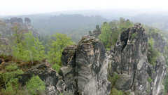 相片：巴斯德石(Bastei Rock)奇石嶙峋。