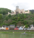 相片：萊茵河畔，堡壘處處。
