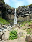 相片：倒柱石的瀑布(Svartifossen Waterfall 史瓦提瀑布)