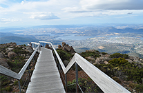 相片：威靈頓山(Mount Wellington)上俯瞰荷伯特巿(Hobart)