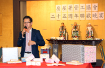 相片:時任總房屋事務經理(職系管理)黃顯強致辭。 相片:時任總房屋事務經理(職系管理)黃顯強致辭。