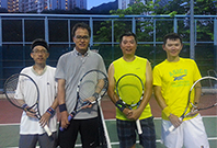 相片：男子雙打冠軍陳國君、黃子明(右一、右二)，亞軍李兆明、楊浩逸(左一、左二)。