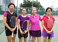 相片：女子雙打冠軍張碧玉、曾思琪(右一、右二)，亞軍張莉、李韻萍(左一、左二)。