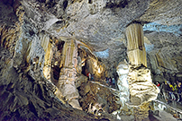 相片：布斯當娜鐘乳石洞(Postonjna Cave)