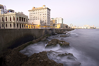 相片：清晨的哈瓦那海濱 (The Malecón, Havana)。