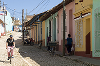 相片：充滿殖民地風格的Trinidad，石板路是其特色。