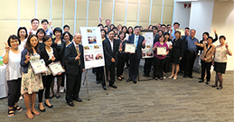 相片：副署長（機構事務）李國彬(前排左四)與冠、亞、季軍和優異獎得獎隊伍大合照。