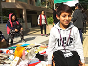 相片：當天活動義工之一的南亞裔男童表示活動很有意義。