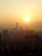 相片：夕阳西照九龙东。