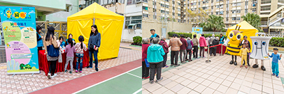 Photo: The quiz game and the HA theme characters at Wo Lok Estate (left) and Chak On Estate are well received by our tenants.