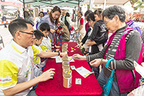 Photo: Green knowledge of estate residents is strengthened through participating in the green carnival held at Oi Man Estate.