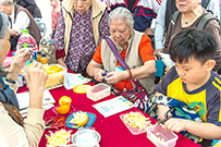 Photo: Green knowledge of estate residents is strengthened through participating in the green carnival held at Oi Man Estate.
