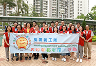 相片:房署義工隊到天恆邨探訪長者。 相片:房署義工隊到天恆邨探訪長者。