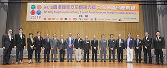 Photo: Deputy Director of Housing (Development & Construction) (Acting) Mr Stephen Leung (eighth right) pictured with other officiating guests.