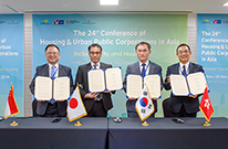 Photo: (From right) Mr Patrick Luk of the HA, Mr Chang Hee Lee of the Korea Land & Housing Corporation, Mr Omori Naoki of the Urban Renaissance Agency, and Mr Chin Hua Choo of the Housing and Development Board sign the Conference Agreement. Photo: (From right) Mr Patrick Luk of the HA, Mr Chang Hee Lee of the Korea Land & Housing Corporation, Mr Omori Naoki of the Urban Renaissance Agency, and Mr Chin Hua Choo of the Housing and Development Board sign the Conference Agreement.