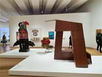 相片：东展厅展出过去对世界和亚洲均影响深远的家具、建筑和其他设计作品。