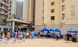 Photo: About 40 HD staff worked in a three-day operation on compulsory testing notice for two blocks of Ping Tin Estate in late March.