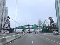 Photo: The arches from respectively Hoi Ying Estate and Hoi Tat Estate were lowered simultaneously and finally connected in the mid-air at the dawn.