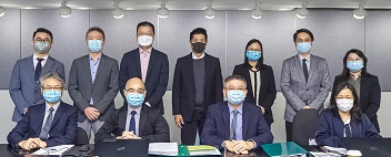 相片：副署长（发展及建筑）梁健文（前排左二）和代表团成员。