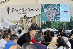 相片：華富邨居民和持份者參與「華富半世紀歷史文化之旅」活動。