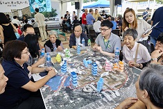 相片：華富邨居民和持份者參與「華富半世紀歷史文化之旅」活動。