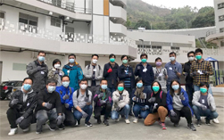 相片：義工隊幫忙派送物資到檢疫單位。