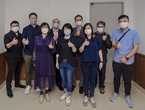 相片：駿洋抗疫大變身團隊。