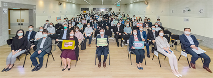 相片： 副署長（屋邨管理）楊耀輝（前排中）聯同各嘉賓、導師與學員合照。