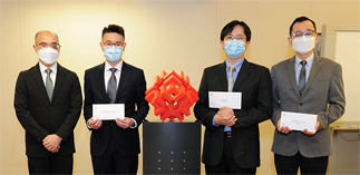 相片：副署长（发展及建筑）梁健文（左一）与获擢升为高级土力工程师的梁顺昌（左二）、何伟斌（左三）和郑嘉璁合照。