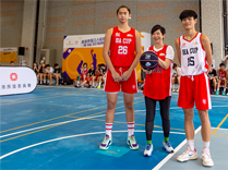 Photo: The Secretary for Housing, Ms Winnie Ho (centre), officiates at the tip-off ceremony for the championship match of the Boys' Team.