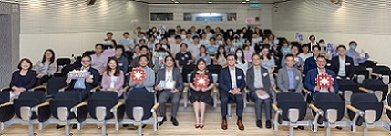 Photo: The Director of Housing Miss Rosanna Law (front row, fifth right) and the HD management pictured with the students.
