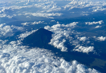 相片：鸟瞰富士山。