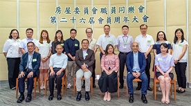 相片：同樂會會長羅淑佩（前排右三）、榮譽顧問、義務核數師與第26屆委員合照。