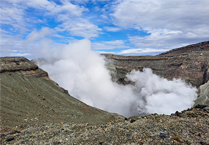 相片：阿苏火山口。