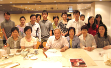 相片：書畫興趣小組成員與林勇遜老師(前排左三)合照。
