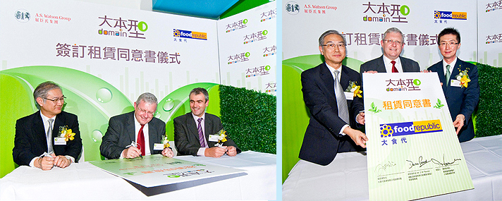 Left photo: (From left) Dr Andrew Chan and Mr D W Pescod sign the Letter of Acceptance with Mr Philippe Giard of A S Watson Group. Right photo: (From left) Dr Andrew Chan, Mr D W Pescod and Mr Edwin Lu of Megabite at the signing ceremony.