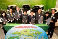 Photo: Ms Theresa Yim (second from right), Chief Architect of the HA; Ms Vivian Lau (fifth from right), Deputy Secretary for the Environment; and representatives of other corporations officiate at CLP's Electrical Vehicle Leasing Partnership Inauguration Ceremony.