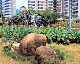 Last year, we planted 447 trees and 397 000 other plants in existing estates.