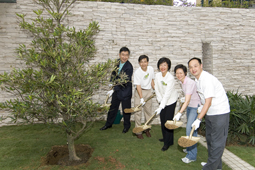 Photo: Planting in the "Action Seedling" Programme