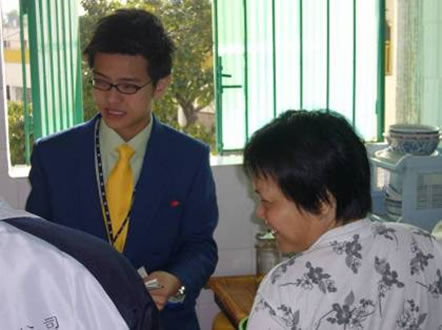 Photo: TMS Ambassador briefed housing tenants on the Scheme