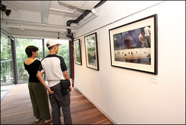 Photo: The unstable weather in July does not stop people from visiting this special exhibition. They all come to search for the fond memory of culture and everyday life in the old estates.