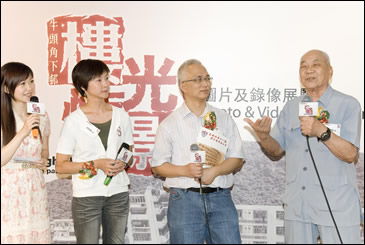 Photo: Residents of Lower Ngau Tau Kok Estate Ms Ho Ka-lai (second from left), Shek Kip Mei Estate Mr Lai Wai-lun (third from left) and So Uk Estate Mr Chan Sing-tong (first from right) share their interesting stories at the estates.