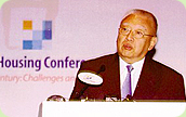 Photo: The Chief Executive, Mr Tung Chee-hwa, speaks at the International Housing Conference.