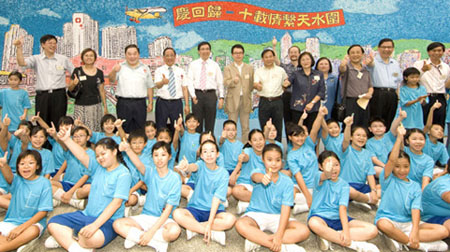 Photo: Tin Shui Wai in Celebration – Foot Finger Drawing